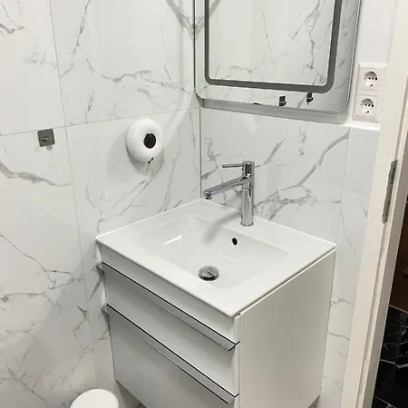 Sweet Flat With 2 Bedrooms Croatia شقة *